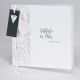 Vierkante trouwkaart bruid en bruidegom met bloemmotief