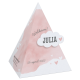 Piramide met aquarel wolk in het roze
