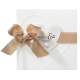 Romantische trouwkaart op parelmoerpapier met lint en harten